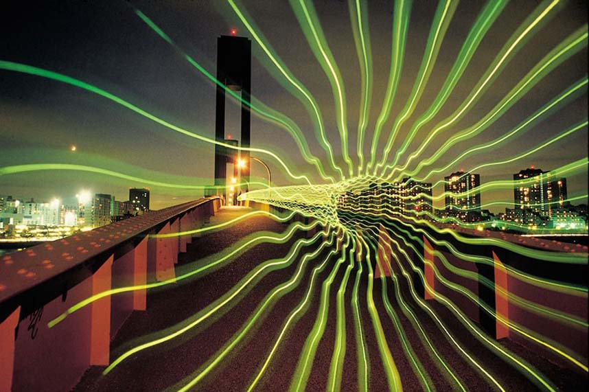 1349949823_light-graffiti-art-1