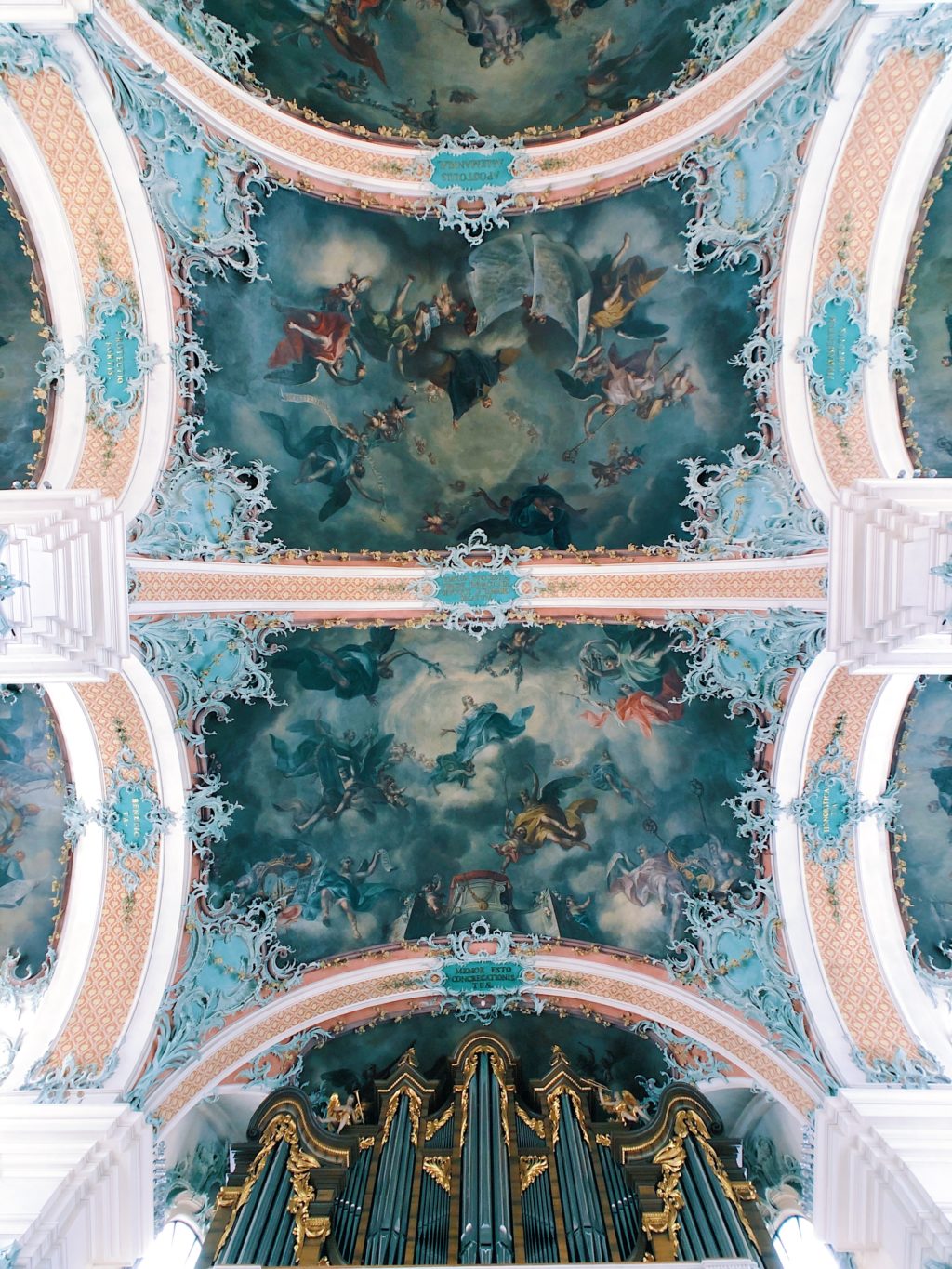 30 красивых снимков церквей и соборов